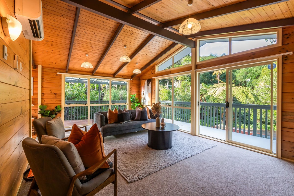 201 Coast Road, Wainuiomata, Lower Hutt - Carousel 2