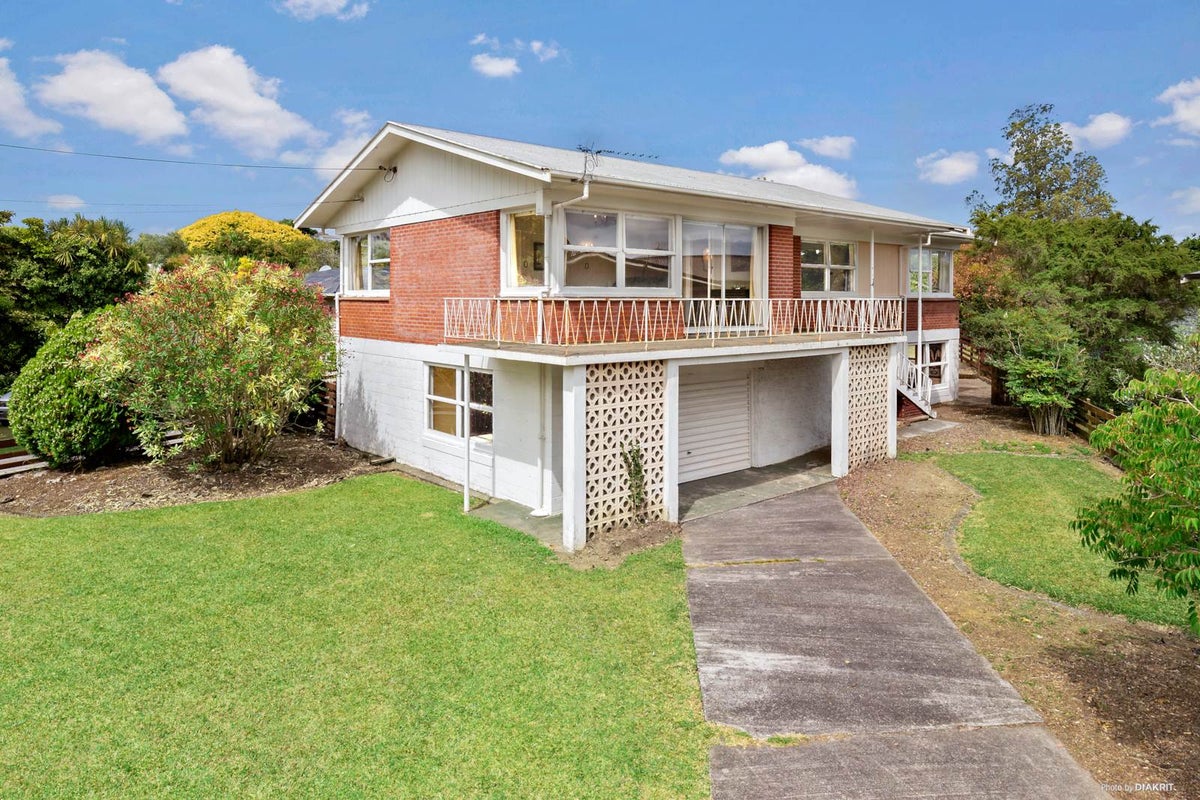 27 Renata Crescent, Te Atatu Peninsula, Auckland - Carousel 1