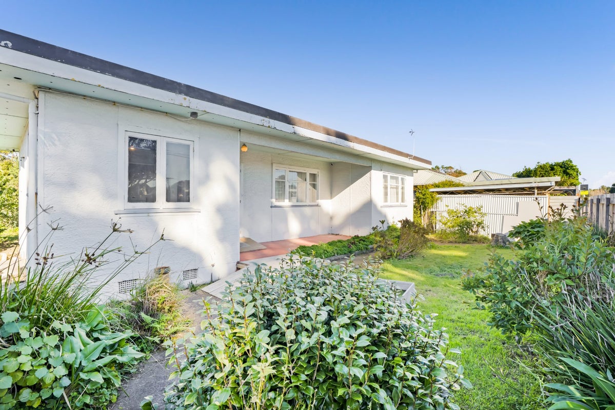 359 Saint Aubyn Street, Moturoa, New Plymouth - Carousel 1
