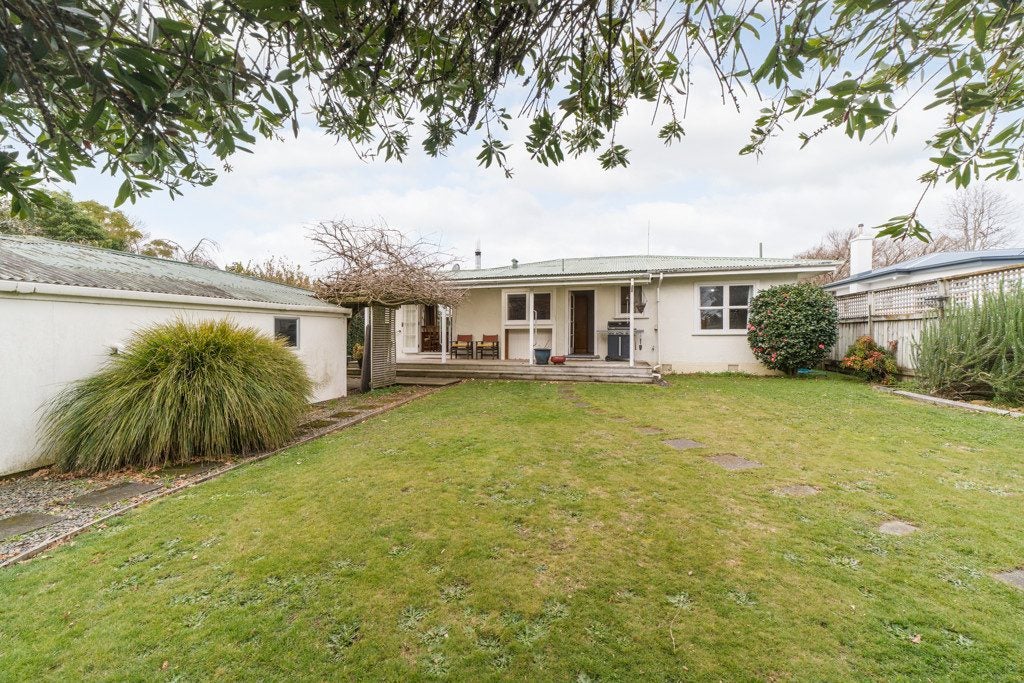 8 Ake Ake Avenue, Hokowhitu, Palmerston North - Carousel 18