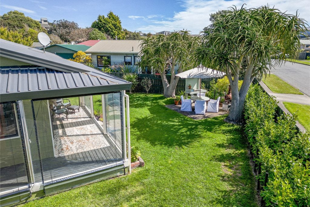 88 Queens Road, Waikanae Beach, Waikanae - Carousel 50