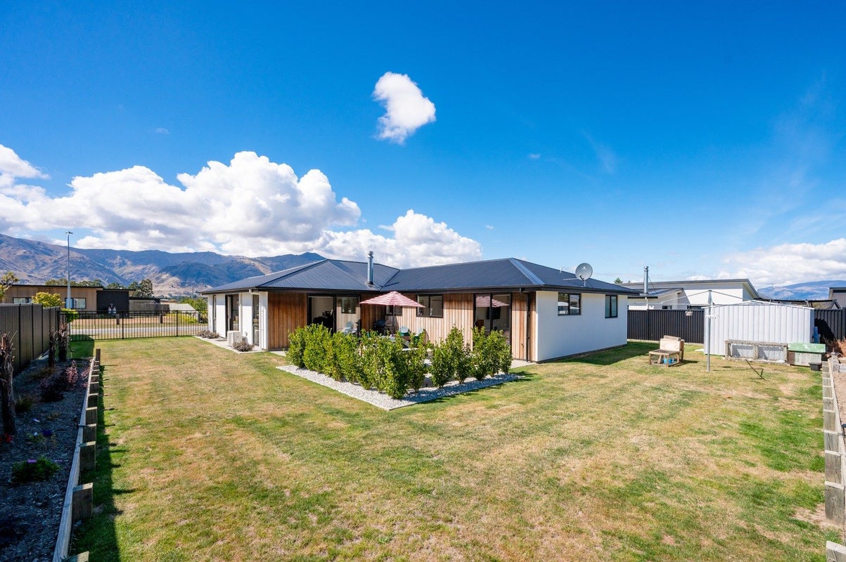 4 Pennycook Place, Lake Hawea - Carousel 2