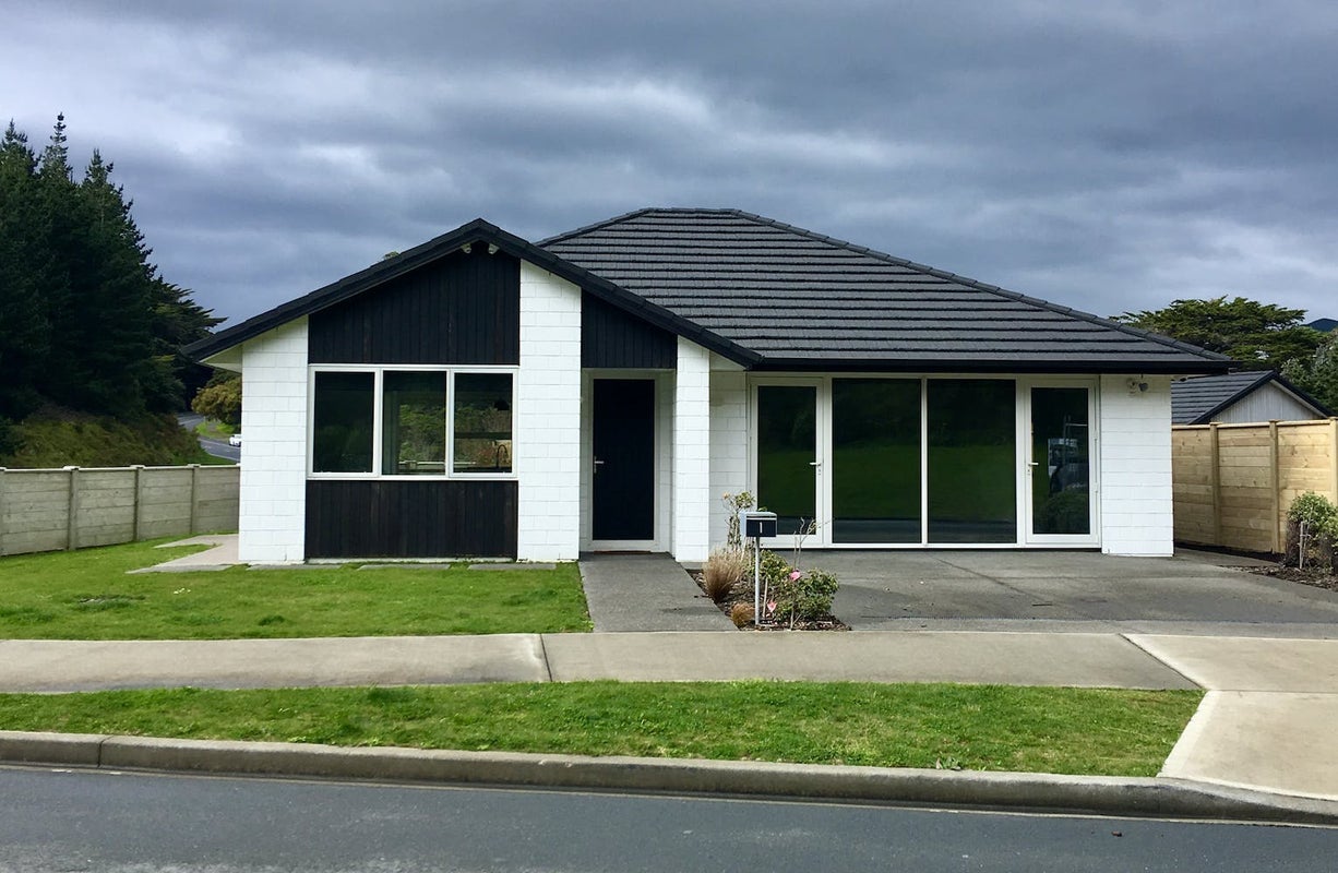 1 Tradewinds drive, Whitby, Porirua - Carousel 1