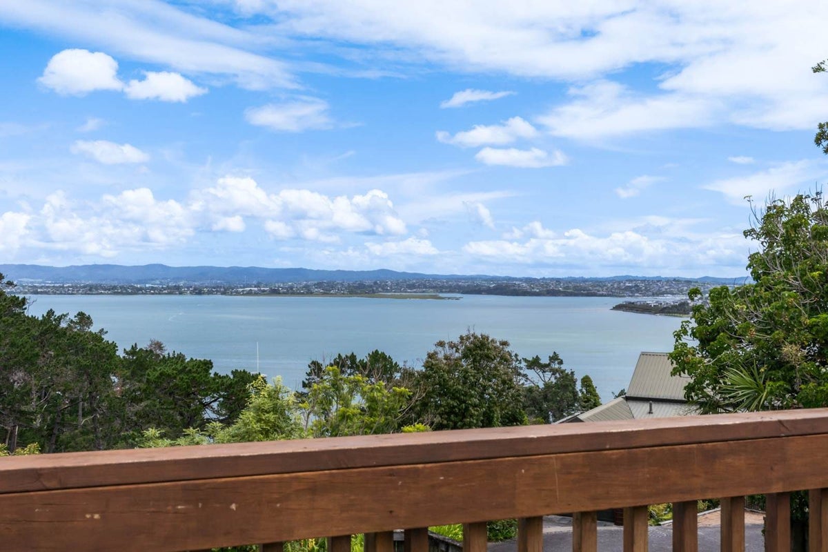 1/37 Teal Crescent, Beach Haven, Auckland - Carousel 2