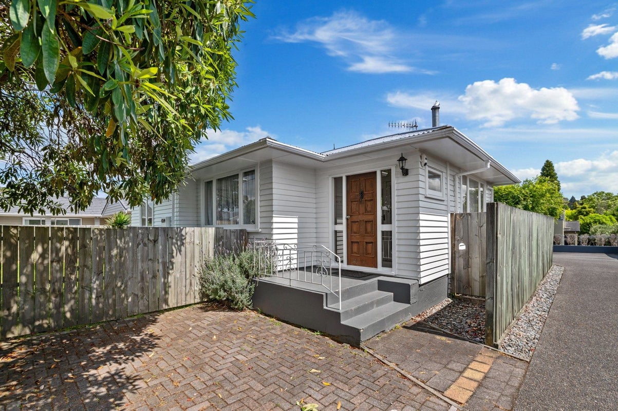 13 Iles Road, Lynmore, Rotorua - Carousel 1
