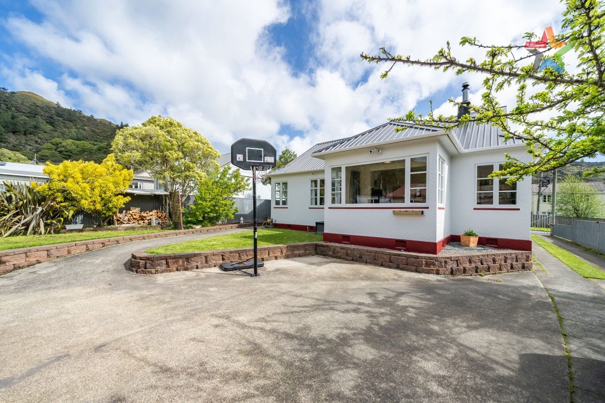 93 Seddon Street, Naenae, Lower Hutt - Carousel 1