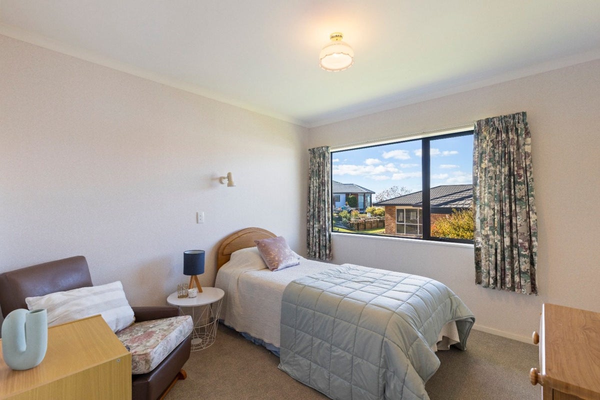 2/16 Sandel Rise, Merrilands, New Plymouth - Carousel 11