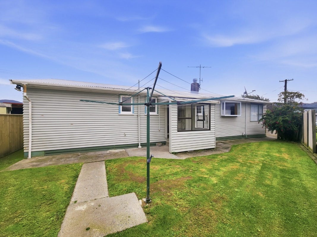 2 Miles Crescent, Wainuiomata, Lower Hutt - Carousel 15