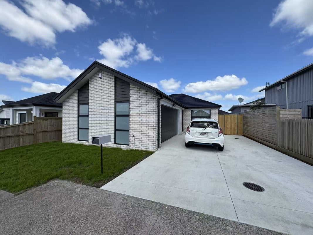 10 Enchantment Lane, Karaka, Papakura - Carousel 1