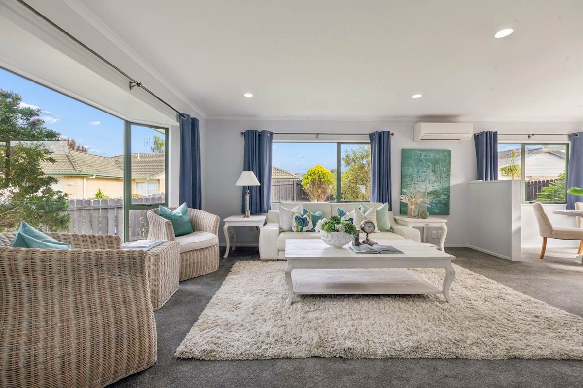 15 Lushington Place, Huntington Park, Auckland - Carousel 2
