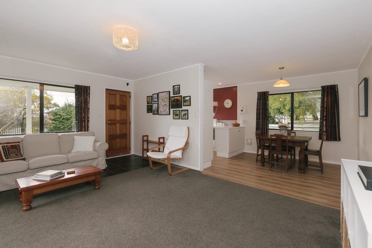 38 Peppertree Glade, Kelvin Grove, Palmerston North - Carousel 2