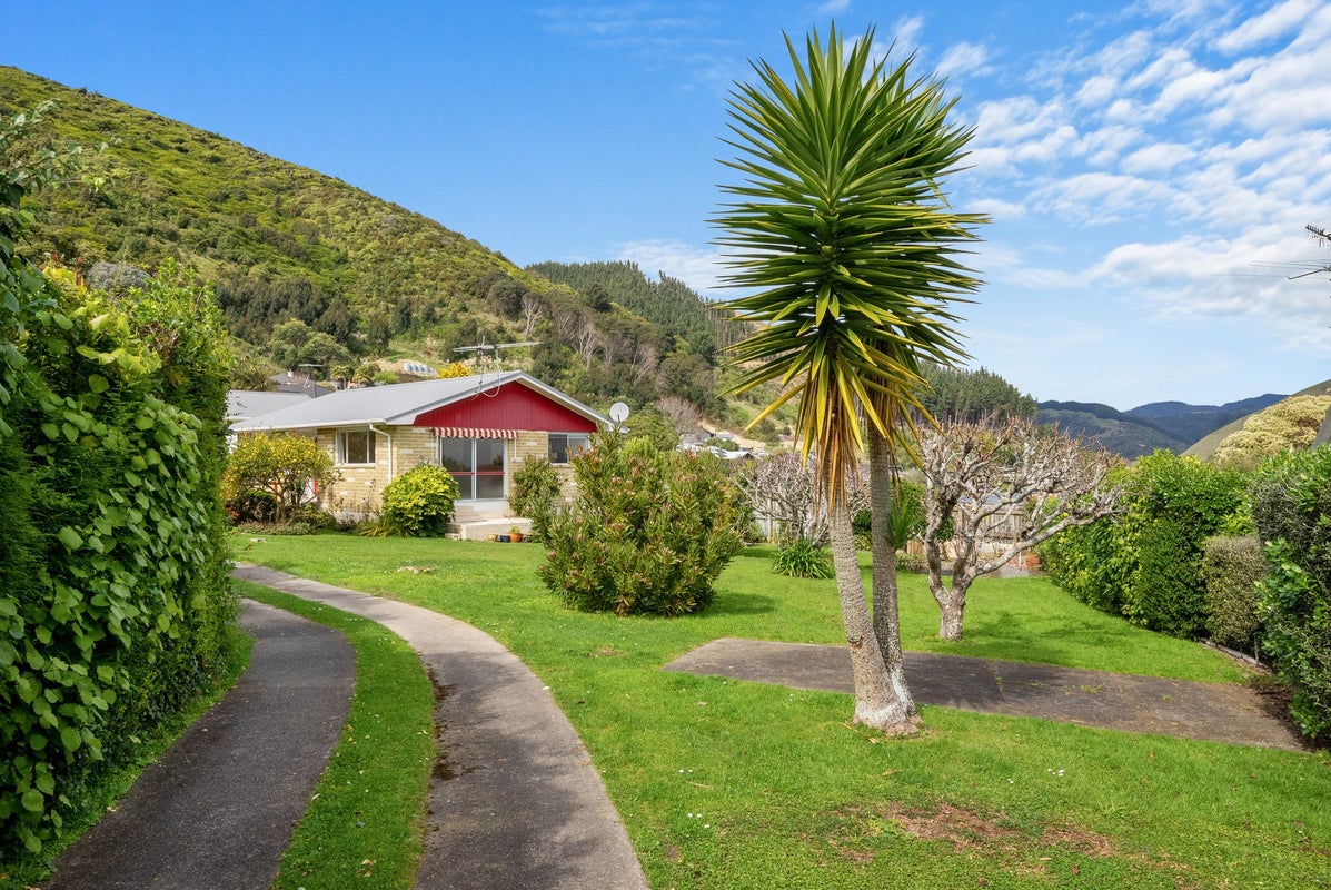13A Te Maku Grove, Waikanae, Waikanae - Carousel 1