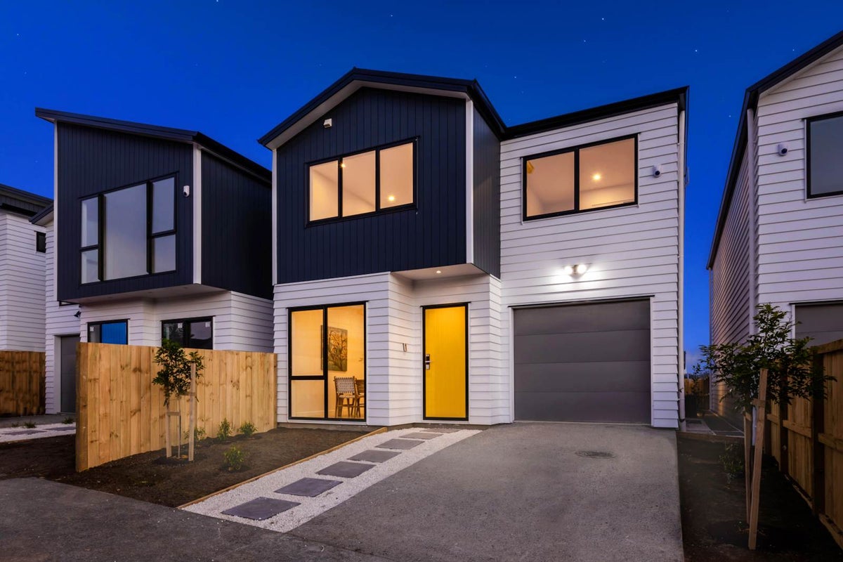 27 Herekino Street, Westgate, Auckland - Carousel 1