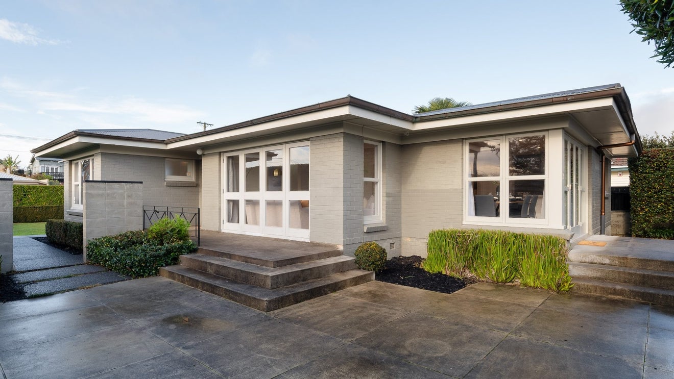 104 Maeroa Road, Maeroa, Hamilton - Carousel 1