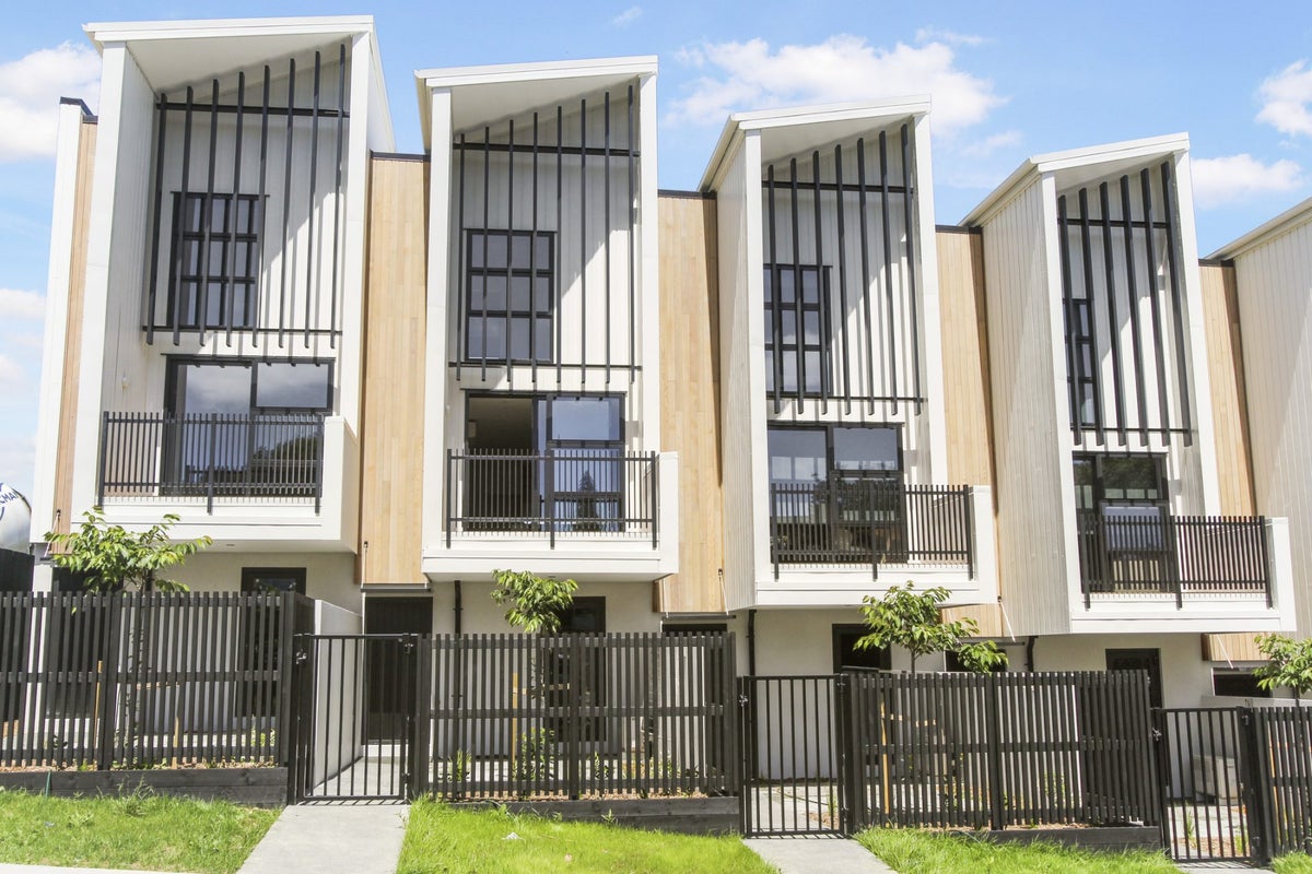 6/5 Dellwood Avenue, Henderson, Auckland - Carousel 1