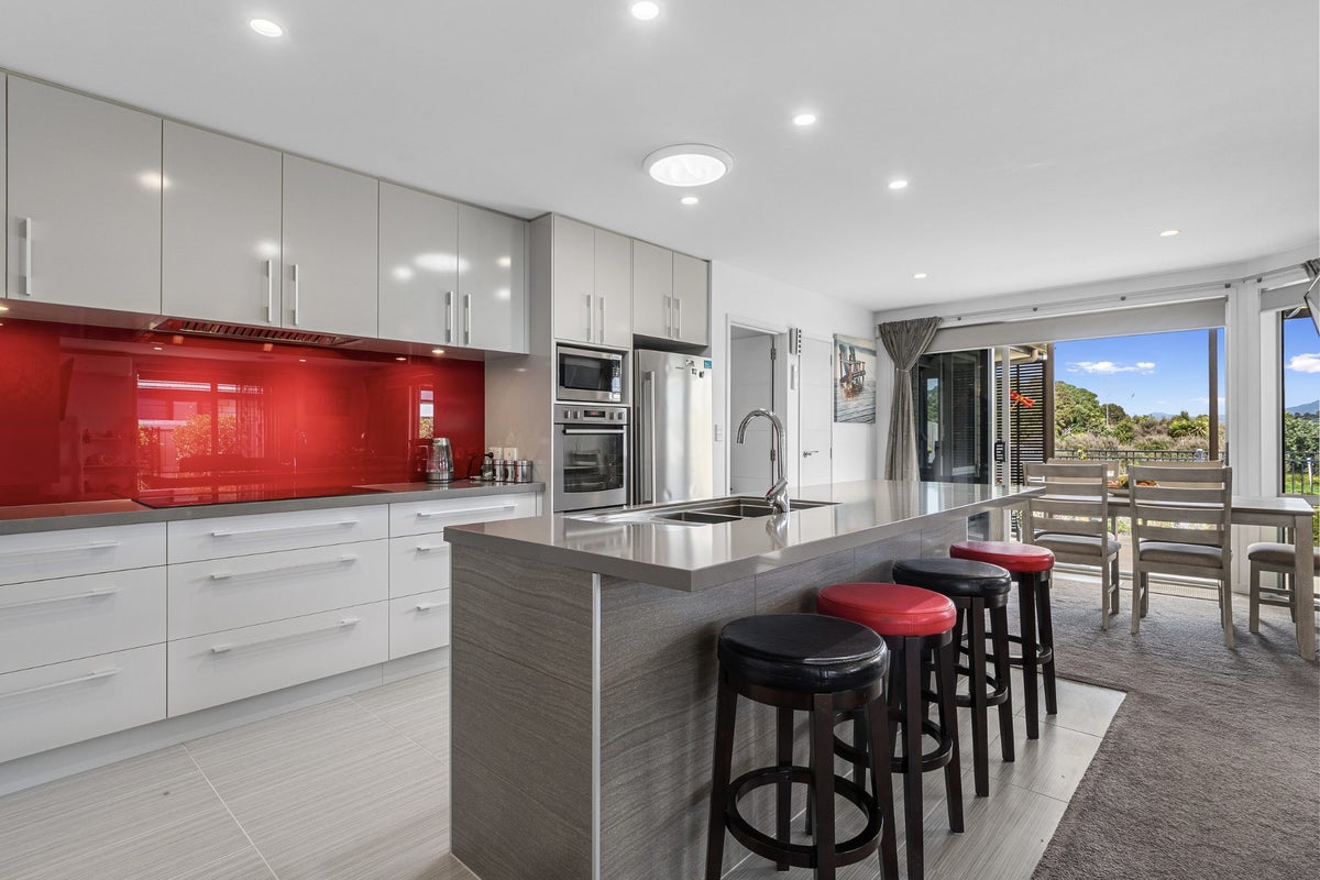 60 Butterworth Crescent, Papamoa, Tauranga, Bay Of Plenty - Carousel 2