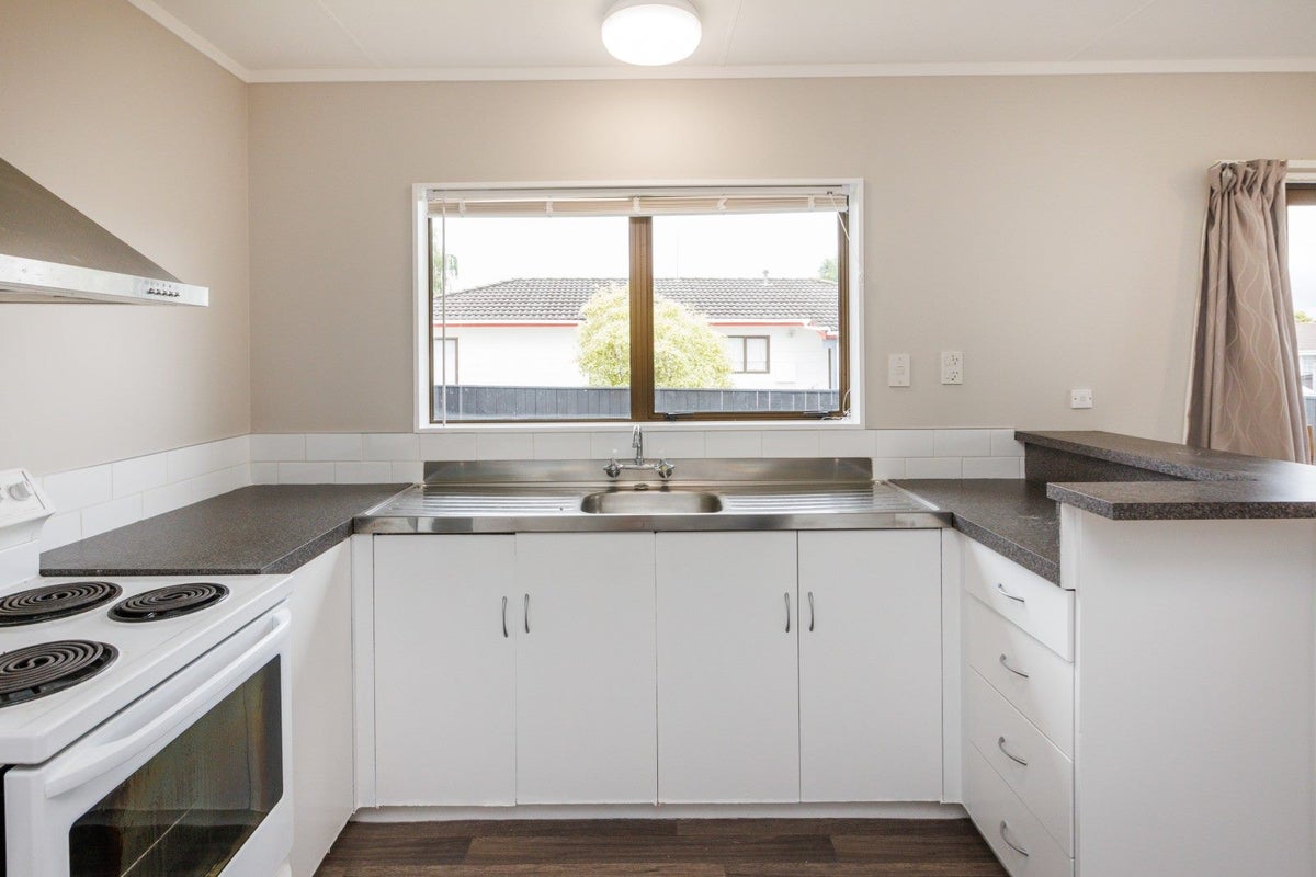 15 Willowstream Grove, Cloverlea, Palmerston North - Carousel 2