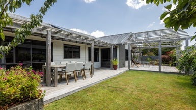 15 Mcnaughton Place, Onekawa, Napier - Carousel 1