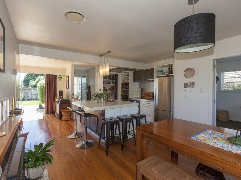 9 Huia Road, Raumati Beach, Paraparaumu - Carousel 1
