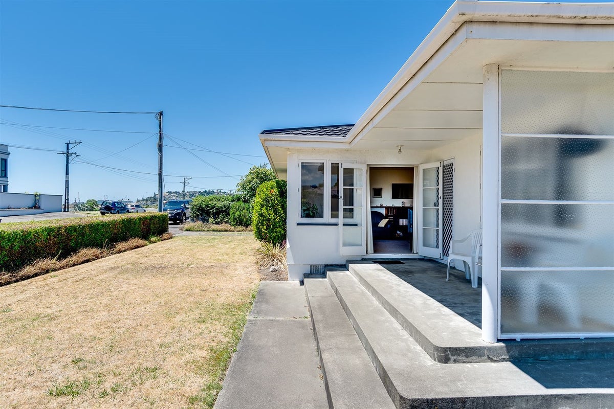 42 Charles Street, Westshore, Napier - Carousel 2