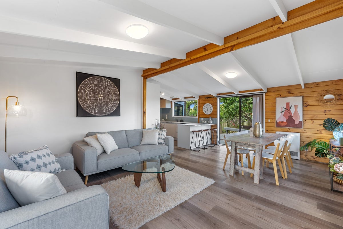 41 Pinehurst Place, Wattle Downs, Auckland - Carousel 2