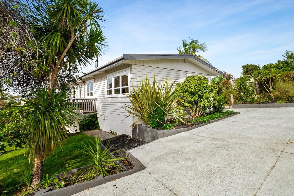 8 Reiman Street, New Lynn, Auckland - Carousel 1