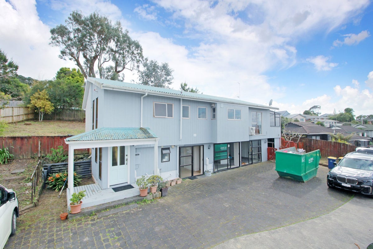 14 Cheval Drive, Totara Vale, Auckland - Carousel 1