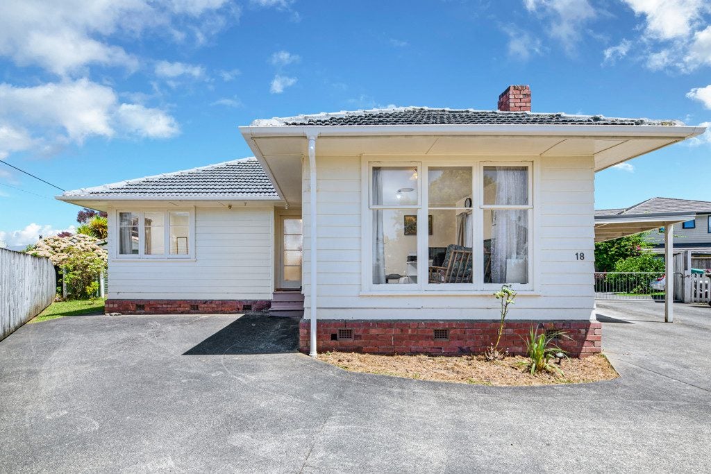 18 Duncan Avenue, Te Atatu South, Auckland - Carousel 1