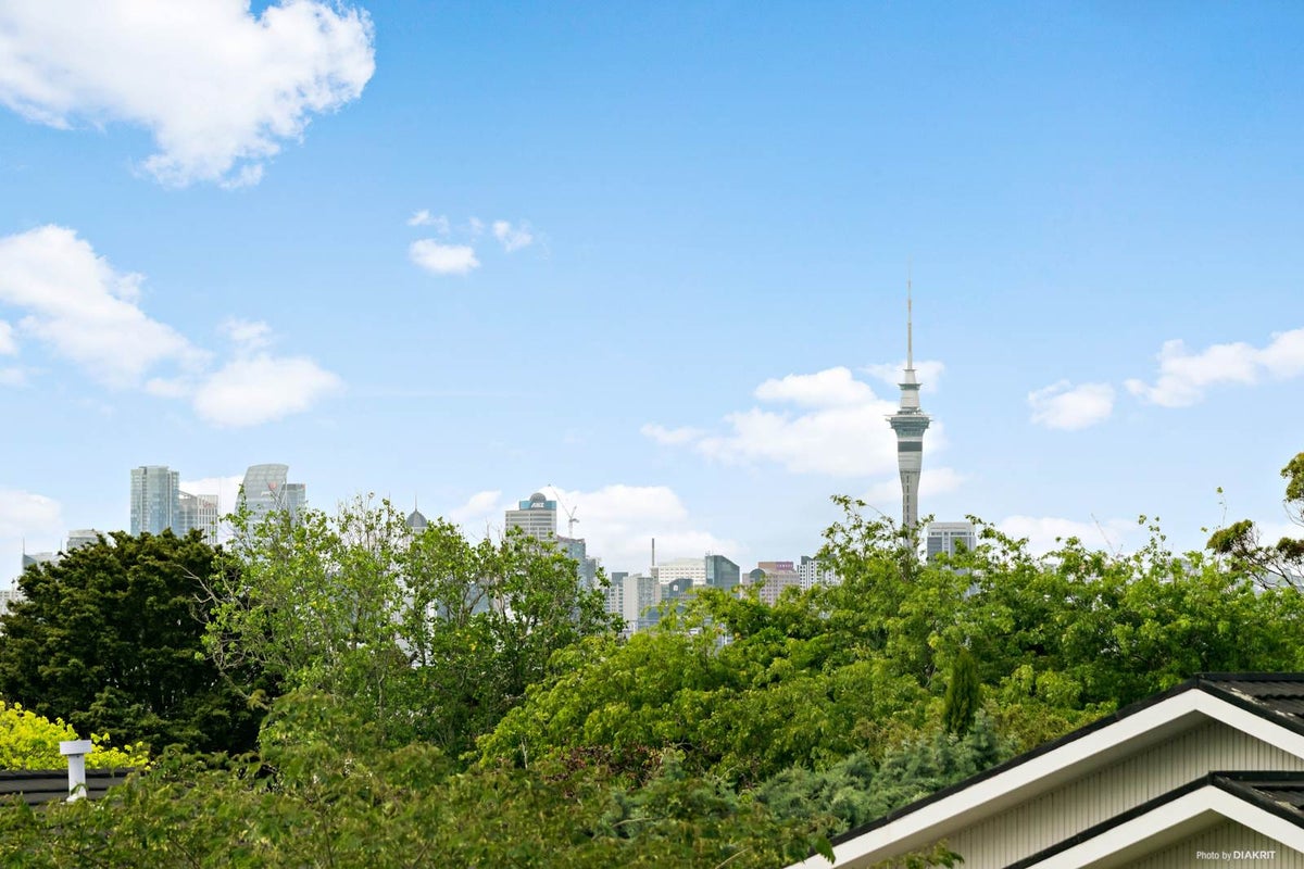 23 James Evans Drive, Northcote, Auckland - Carousel 1
