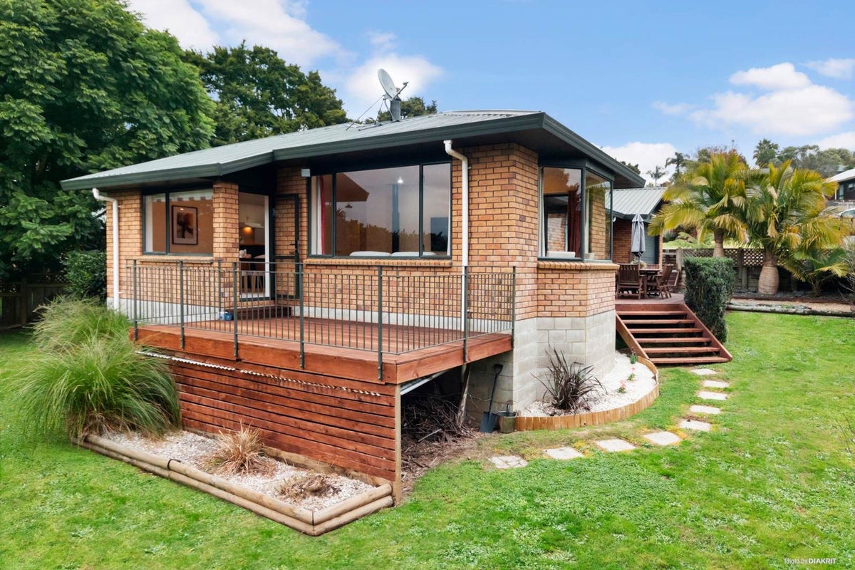 28 The Glade North, Pukekohe - Carousel 2