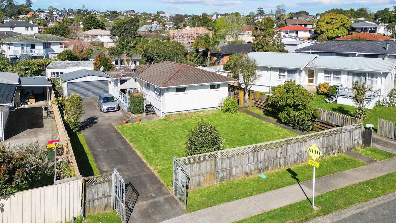 19 Wycherley Drive, Bucklands Beach, Auckland - Carousel 2