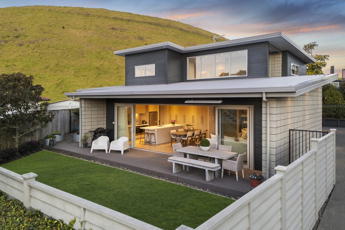 43 Ridgemount Rise, Mangere Bridge, Auckland - Carousel 1