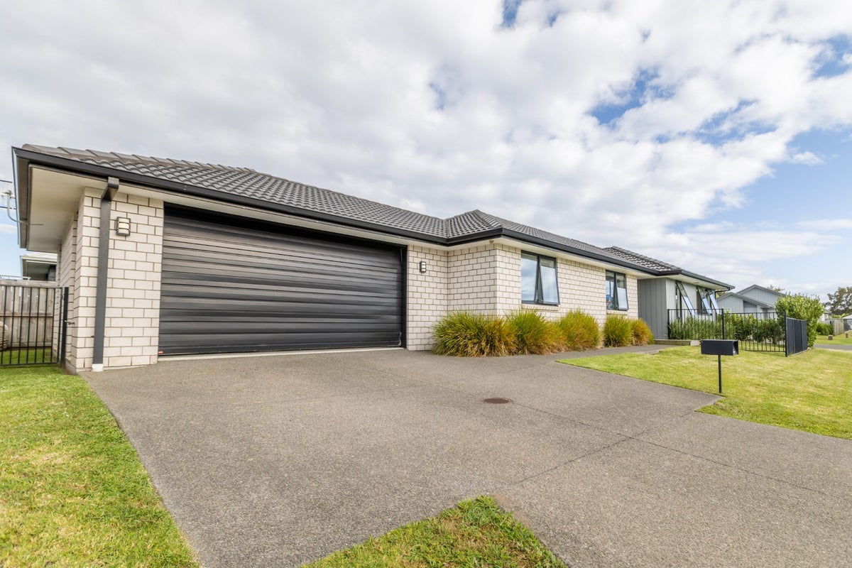 1 FONTANA STREET, Papamoa, Papamoa - Carousel 2