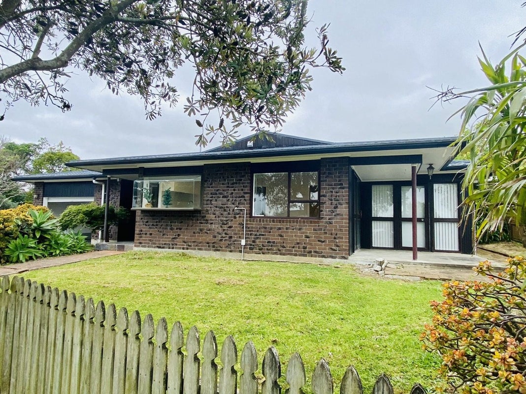 7 Rene Place, Sunnyhills, Auckland - Carousel 11