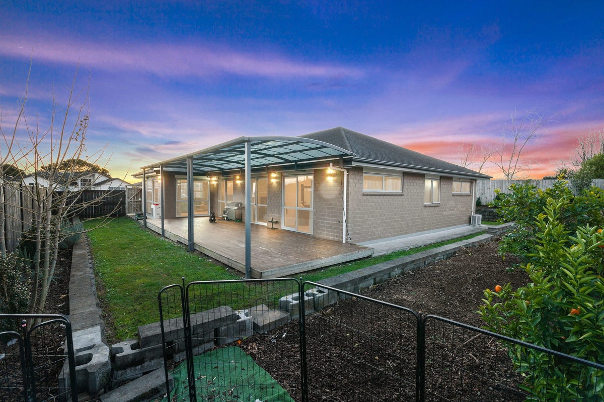 26 Kilmacrennan Drive, Rosehill, Papakura - Carousel 2