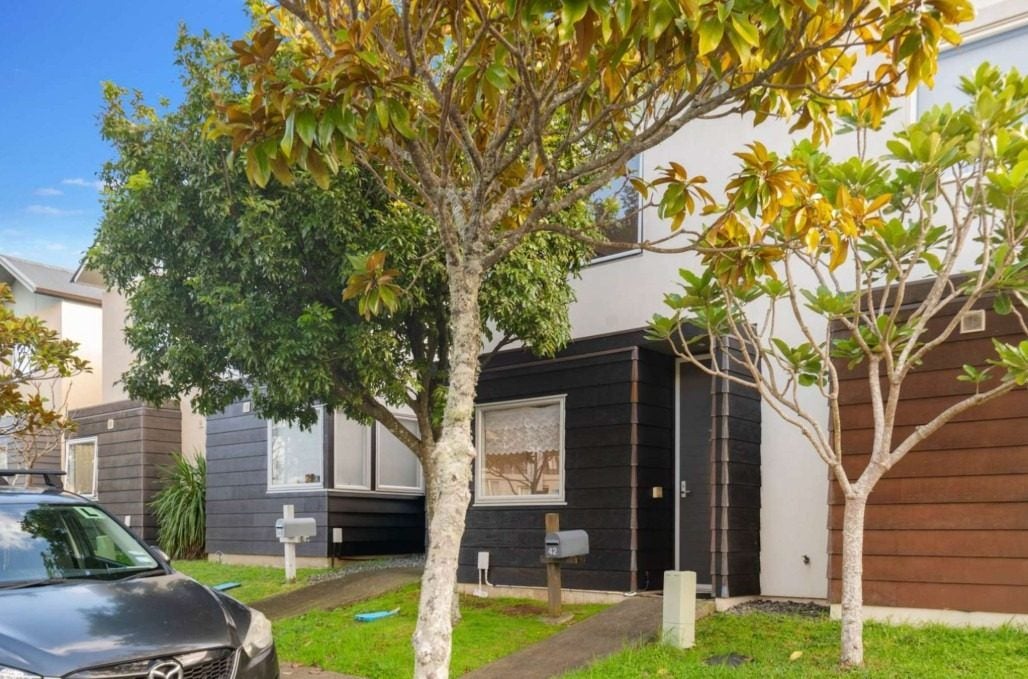 42 Kirikiri Lane, East Tamaki, Auckland - Carousel 1