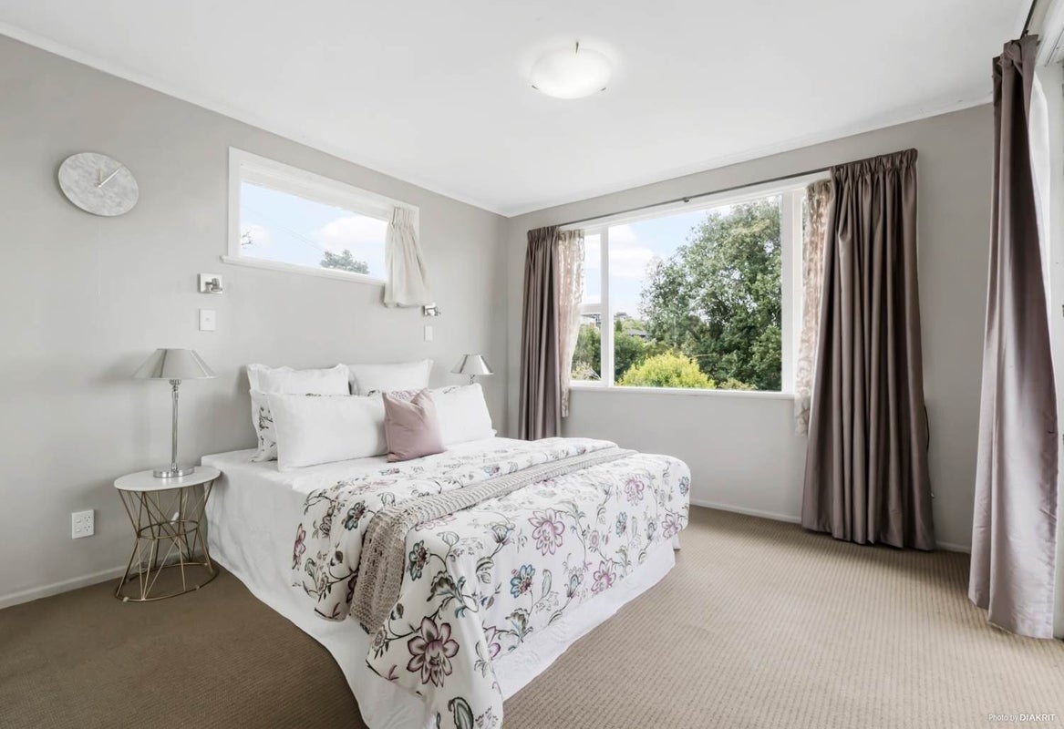 12 Limmer Place, Browns Bay, Auckland - Carousel 2