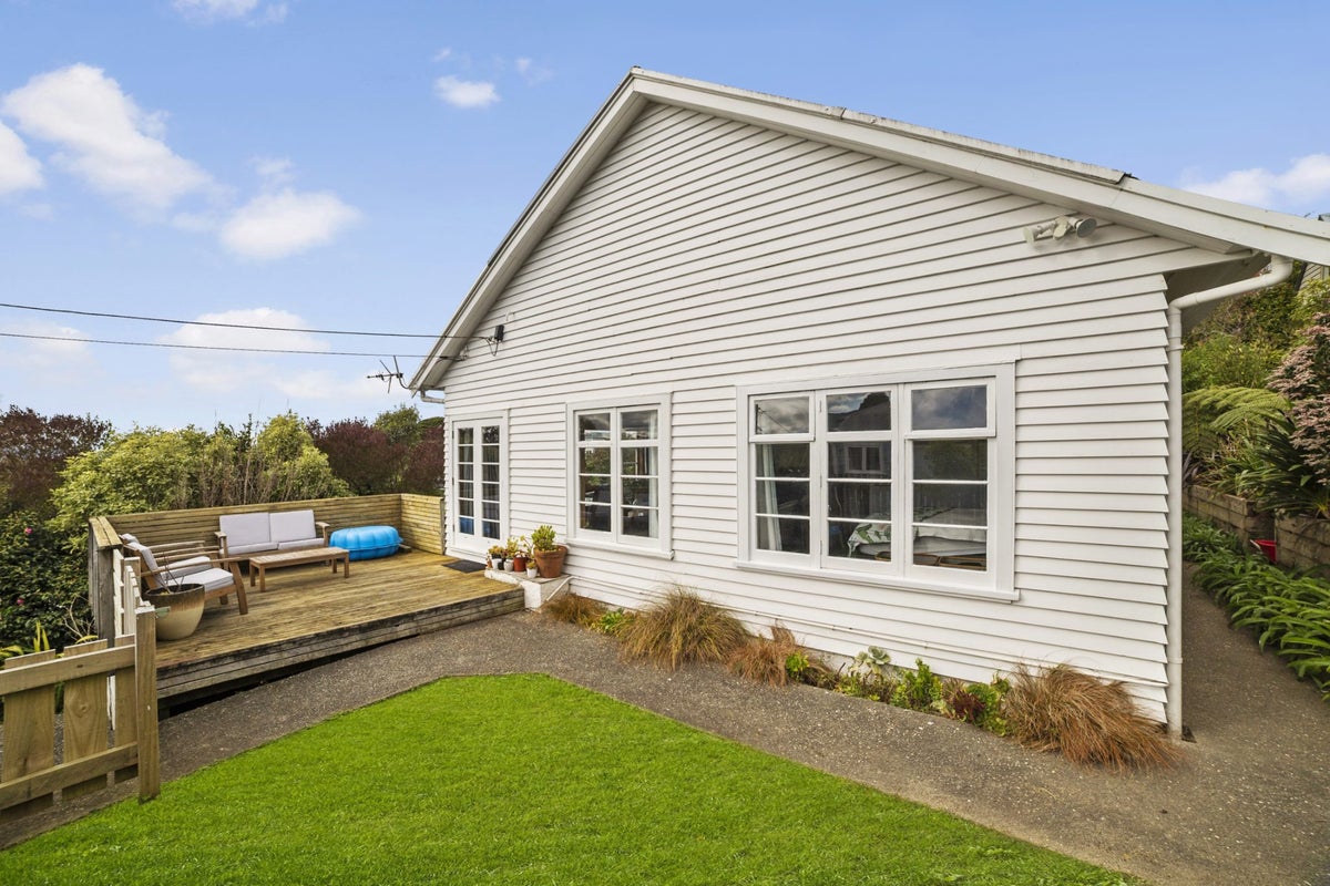 3 Braithwaite Street, Karori, Wellington - Carousel 1