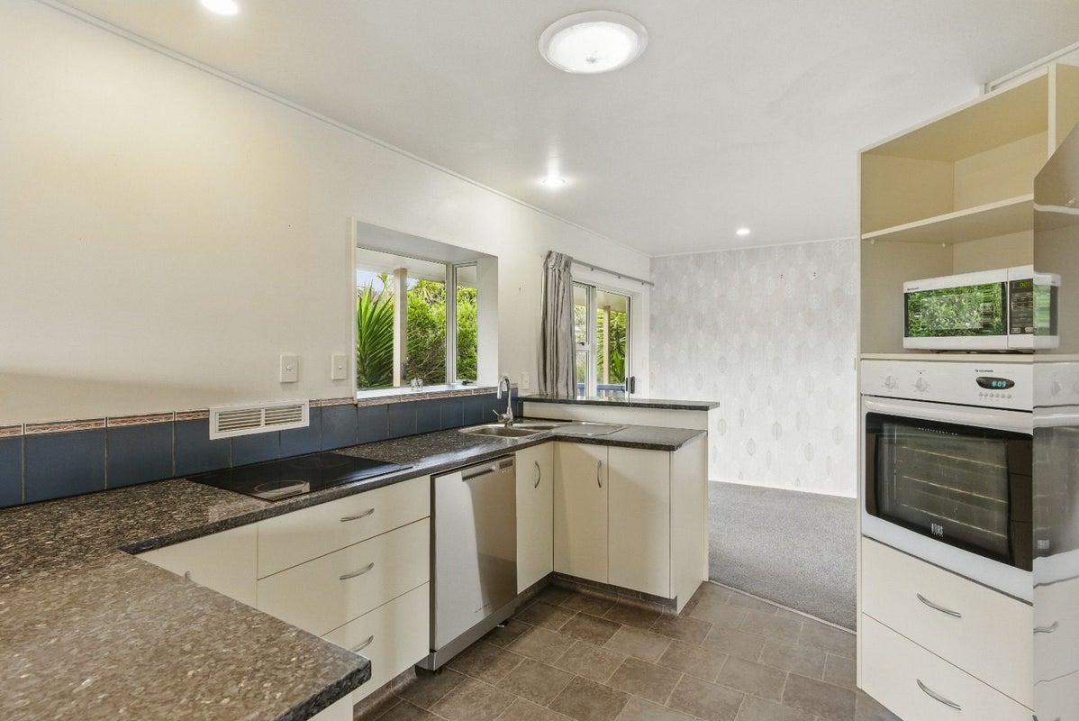 9 Takitimu Street, Waitarere Beach, Levin - Carousel 2