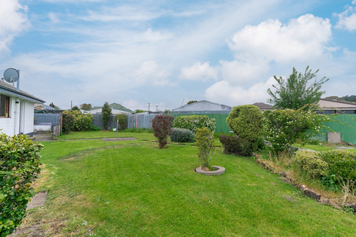 17 Quebec Place, Wainoni, Christchurch - Carousel 2