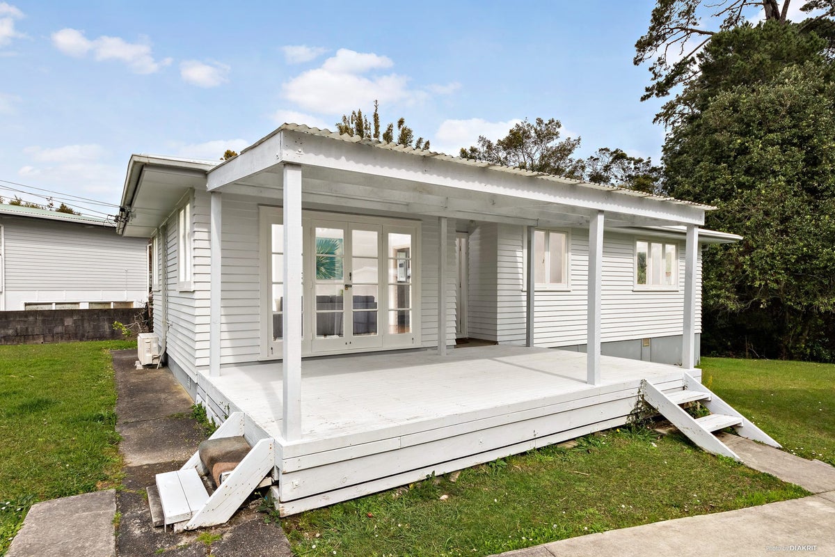 10 Bellamy Place, Blockhouse Bay, Auckland - Carousel 1