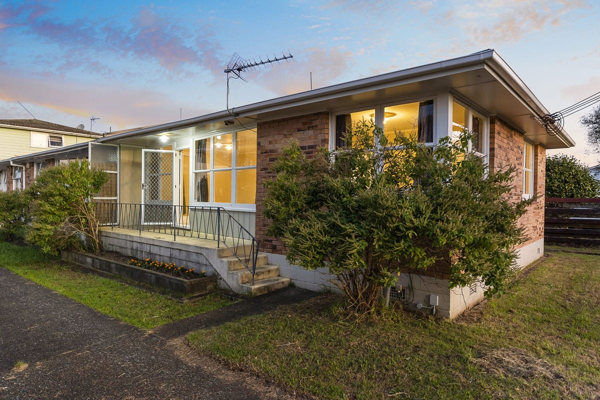 1/36 Kingsway Avenue, Sandringham, Auckland - Carousel 2