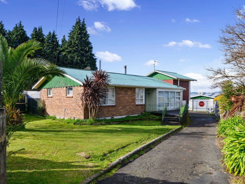 7 Thomas Crescent, Western Heights, Rotorua - Carousel 1
