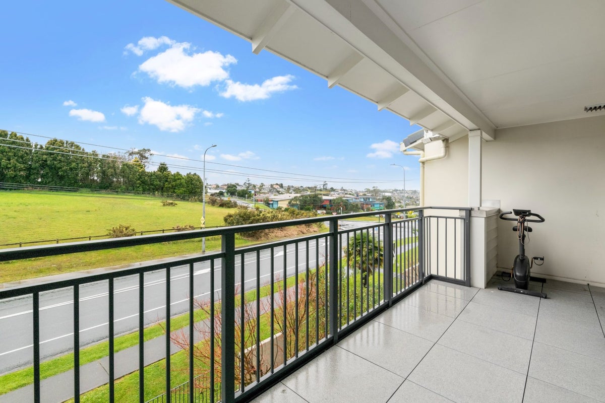 18C/71 Spencer Road, Oteha, Auckland - Carousel 2