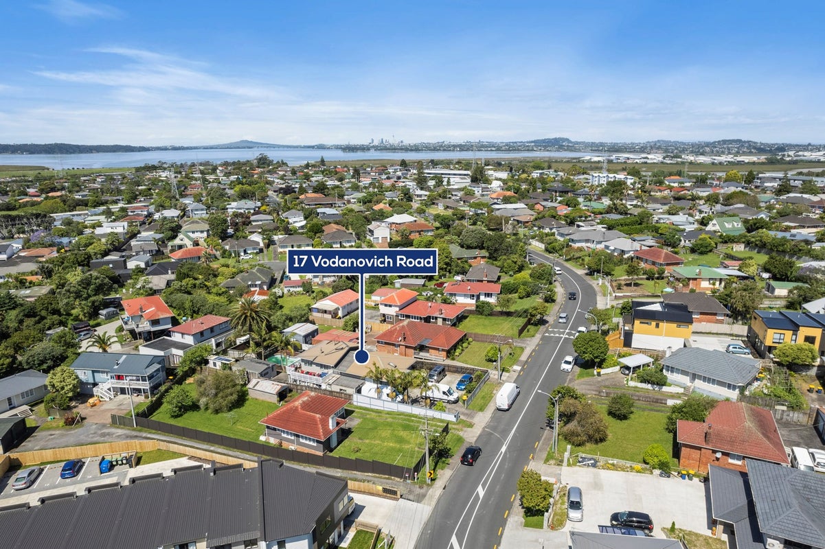 17 Vodanovich Road, Te Atatu South, Auckland - Carousel 2