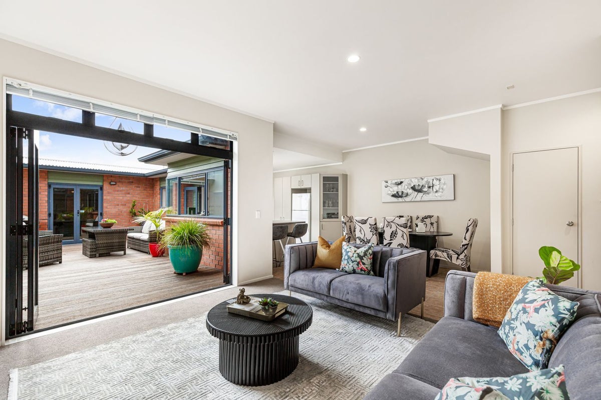 4A Tuscany Way, Te Atatu Peninsula, Auckland - Carousel 2