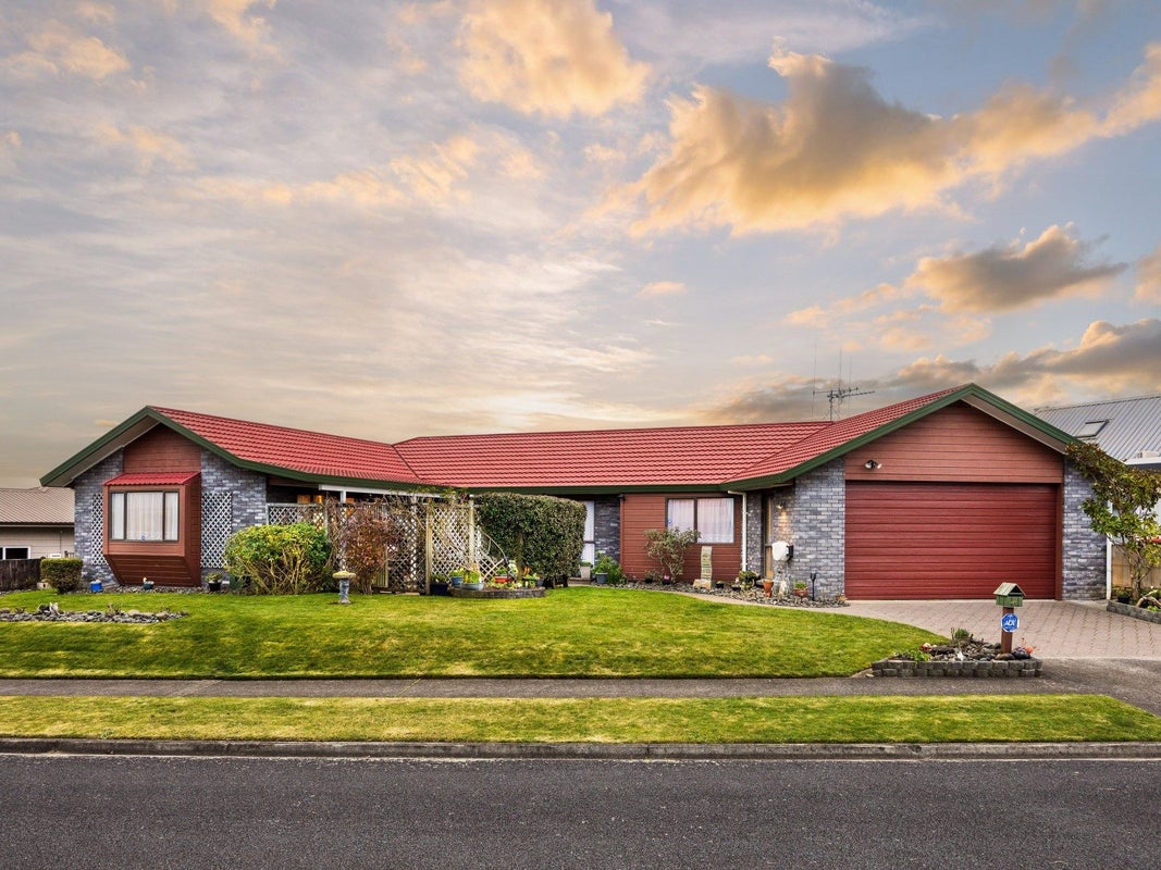 46 Lansdowne Crescent, Glenview, Hamilton - Carousel 1