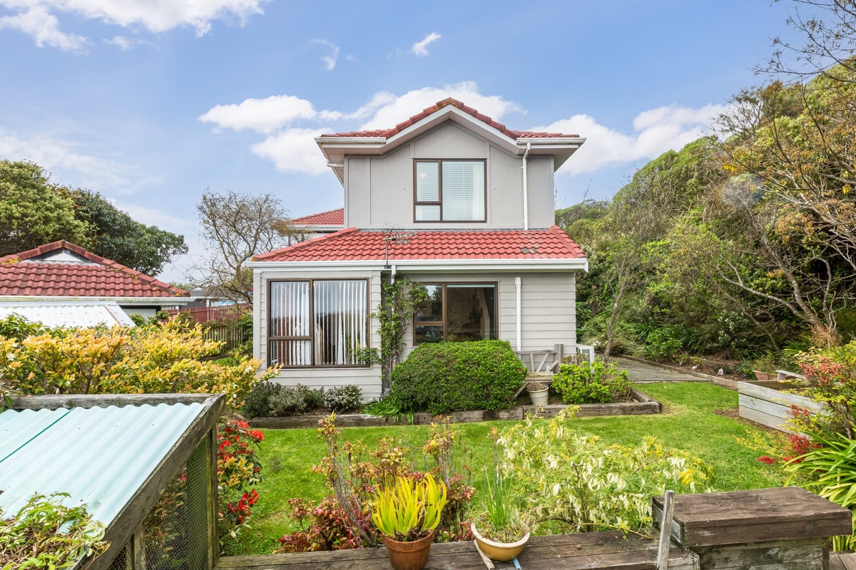 7B Coventry Close, Ascot Park, Porirua - Carousel 1