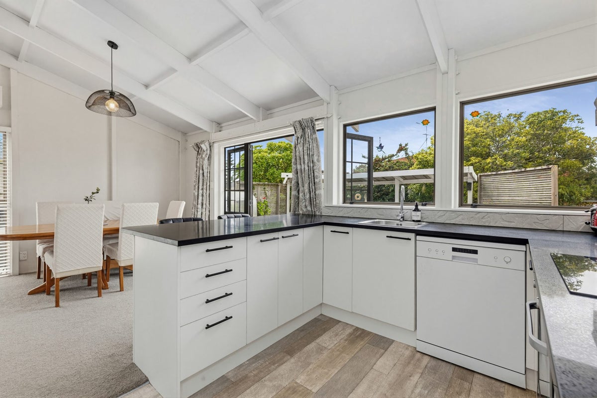 11 Foyle Place, Glendene, Auckland - Carousel 2