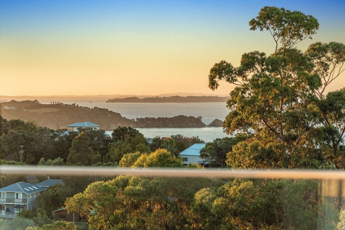 36 Hauraki Road, Oneroa, Waiheke Island - Carousel 1